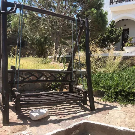 Aparthotel Machi's House Plaka (Milos)