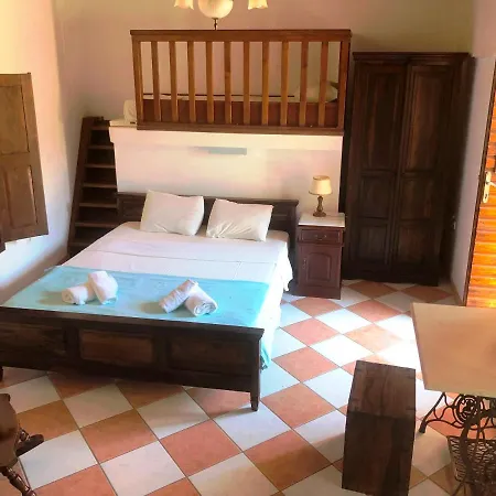 Machi's House Plaka (Milos)