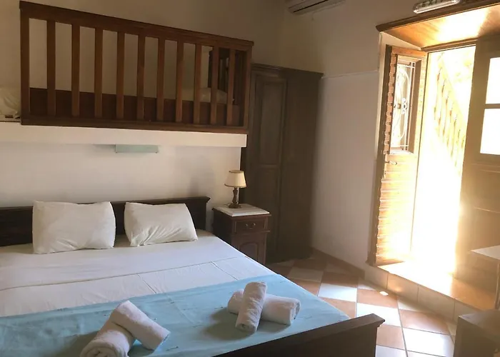 Machi's House Plaka (Milos)